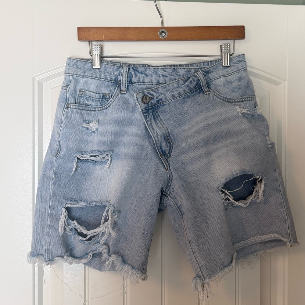 Vervet high rise boyfriend shorts with asymmetrical waistband size large